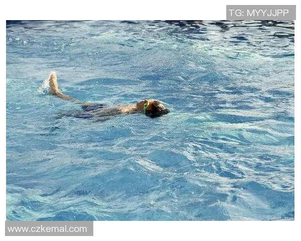 仰泳对身体的全面益处:增强心肺功能改善姿势提升柔韧性 仰泳对身体的全面益处:增强心肺功能改善姿势提升柔韧性